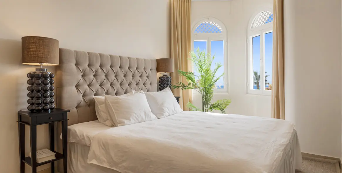 Long-term rent of penthouse duplex in The Golden Mile 31