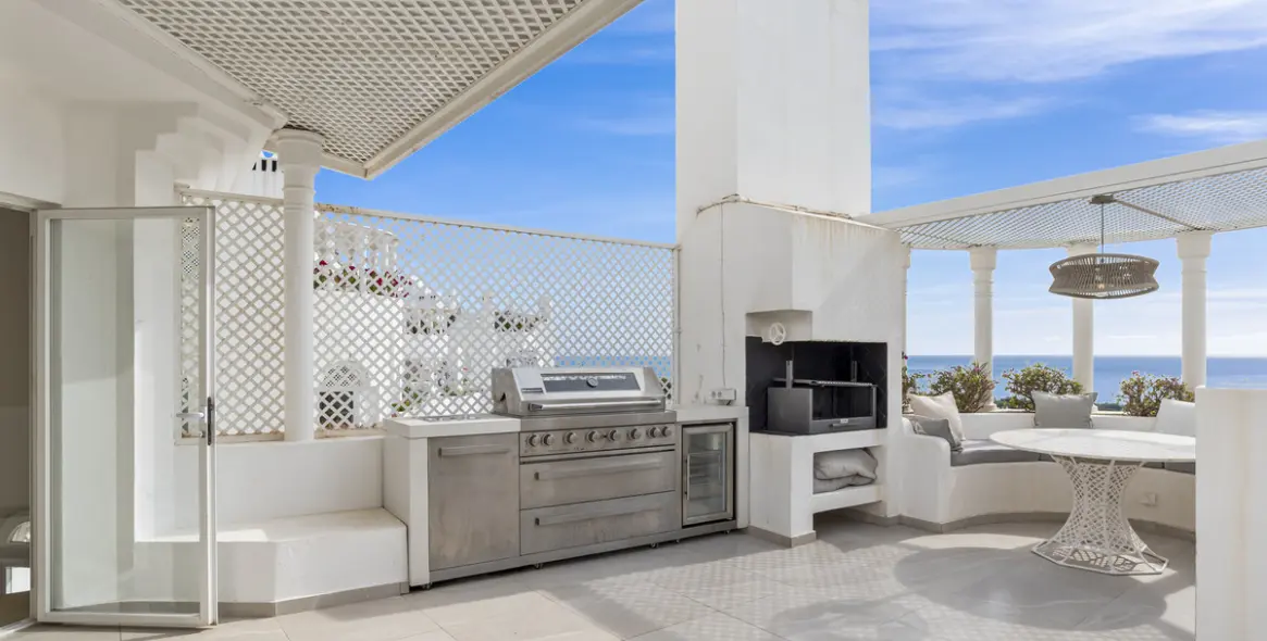 Long-term rent of penthouse duplex in The Golden Mile 34