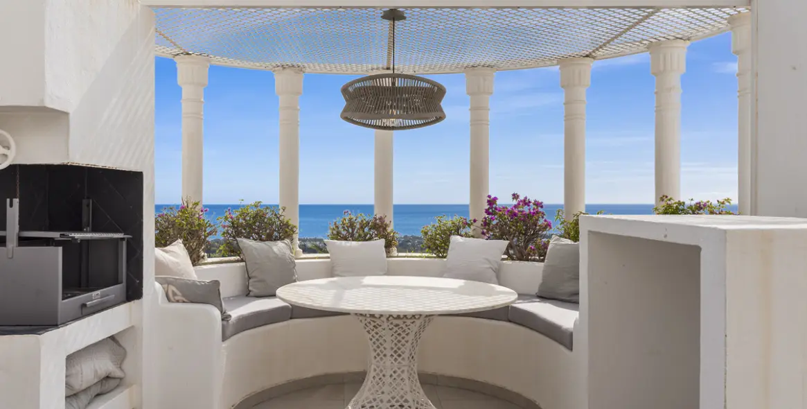 Long-term rent of penthouse duplex in The Golden Mile 37