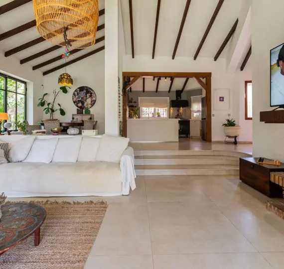 Продажа  отдельно стоящей виллы в Atalaya