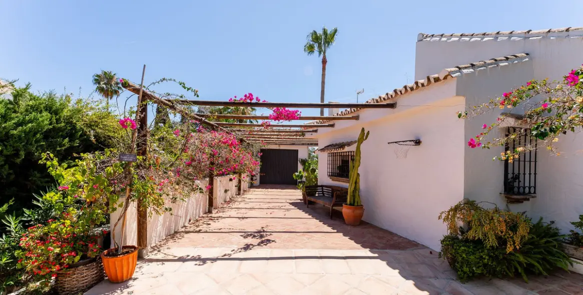 Продажа  отдельно стоящей виллы в Atalaya 24