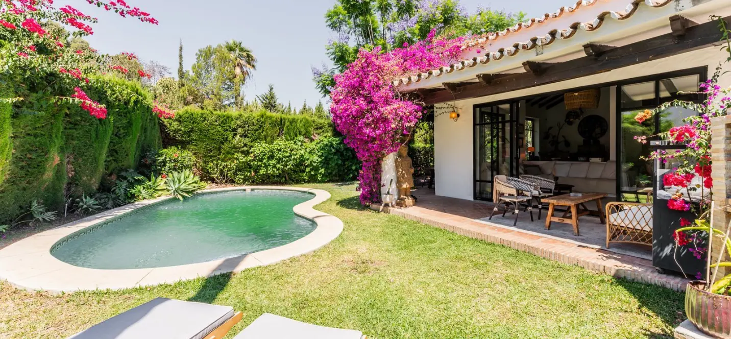Sale of detached villa in Atalaya 0