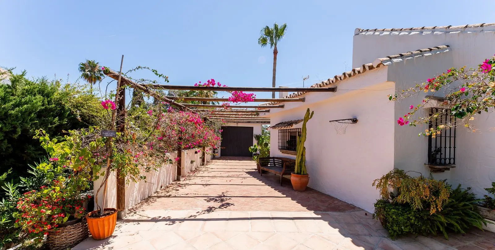 Продажа  отдельно стоящей виллы в Atalaya 24