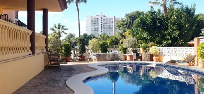 Venta de villa independiente en Nueva Andalucía 0