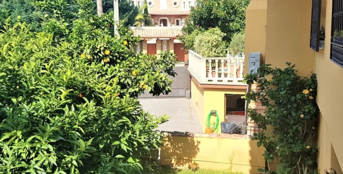 Продажа  отдельно стоящей виллы в Nueva Andalucía 4