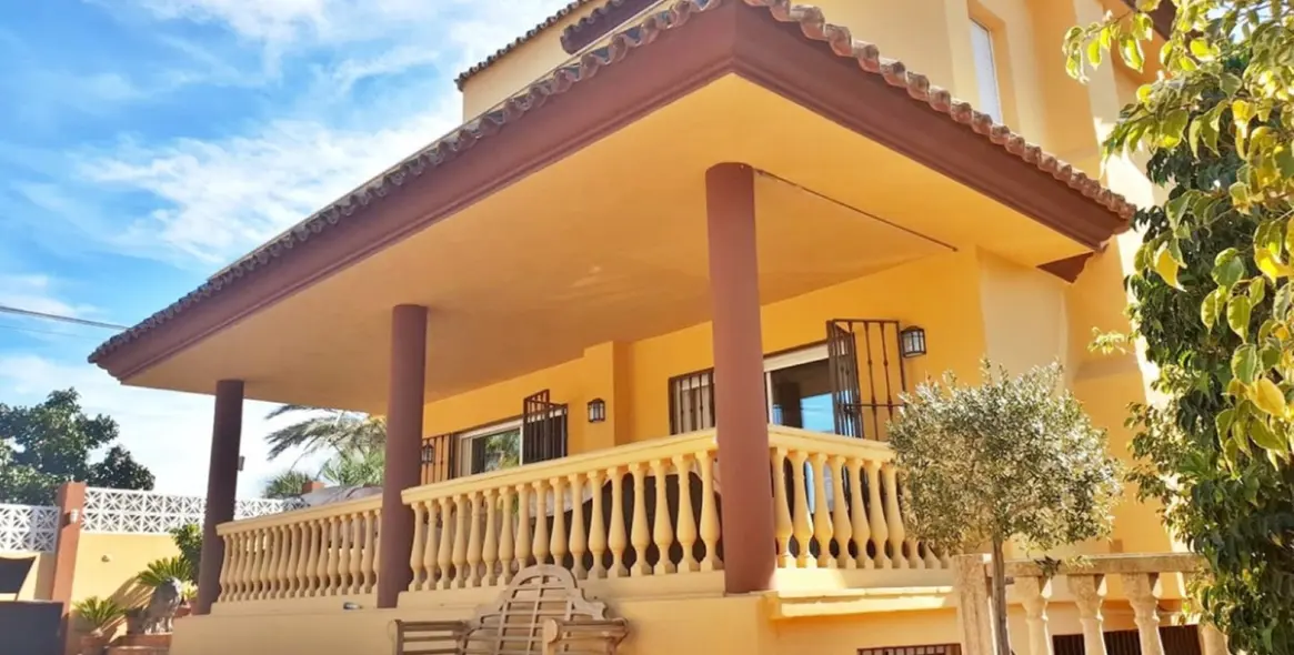 Продажа  отдельно стоящей виллы в Nueva Andalucía 9