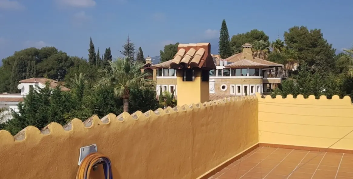 Продажа  отдельно стоящей виллы в Nueva Andalucía 11