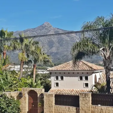 Venta de villa independiente en Nueva Andalucía