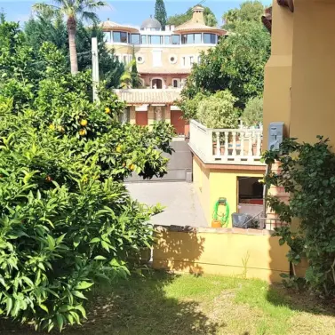 Venta de villa independiente en Nueva Andalucía