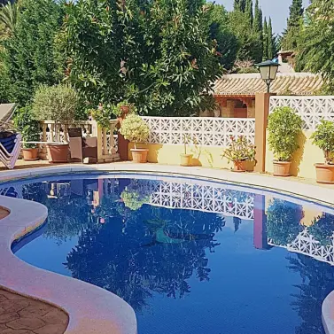 Venta de villa independiente en Nueva Andalucía
