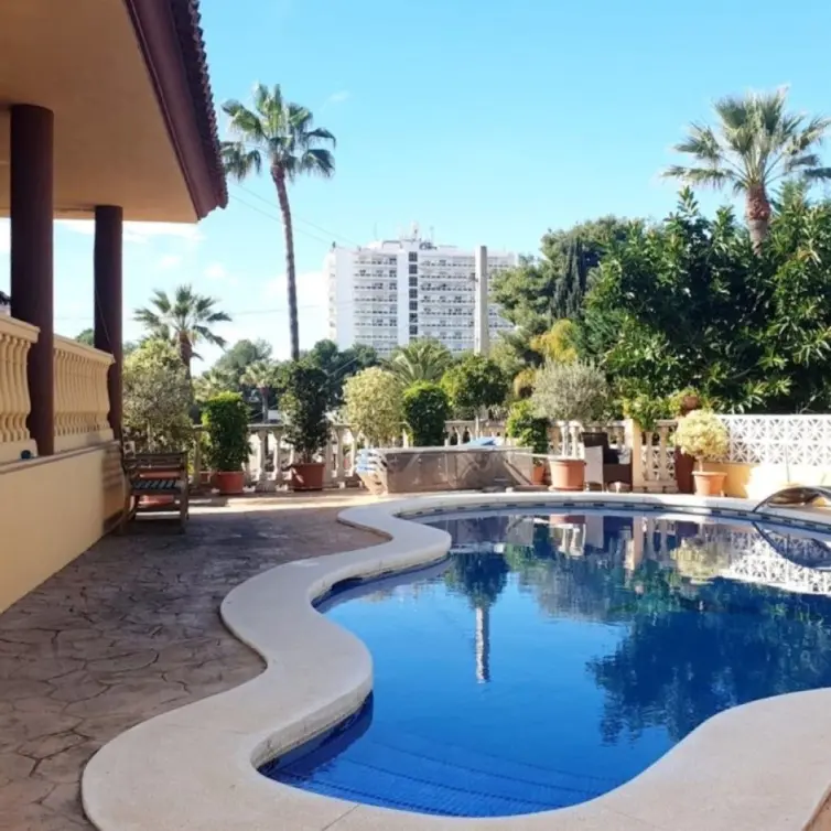 Sale of detached villa in Nueva Andalucía