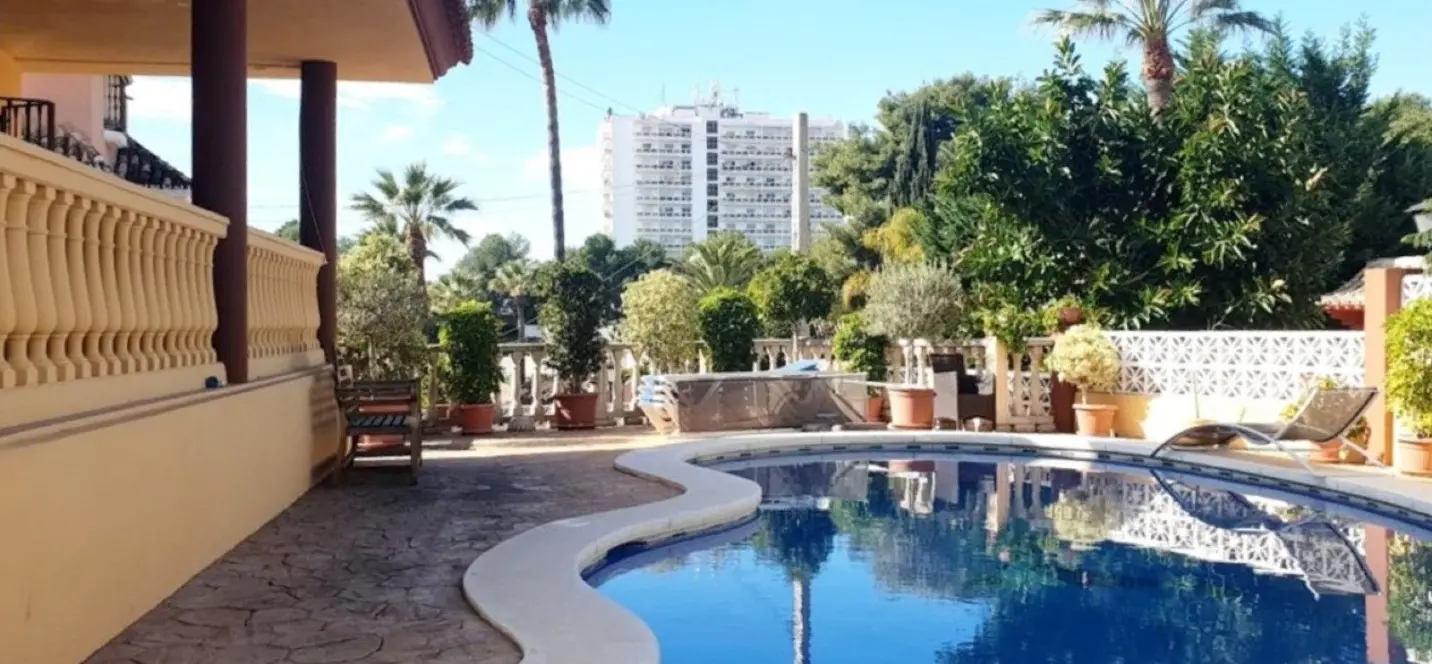 Sale of detached villa in Nueva Andalucía 0