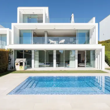 Продажа  отдельно стоящей виллы в Sotogrande