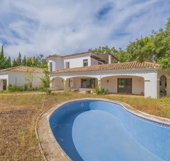 Продажа  отдельно стоящей виллы в San Roque Club