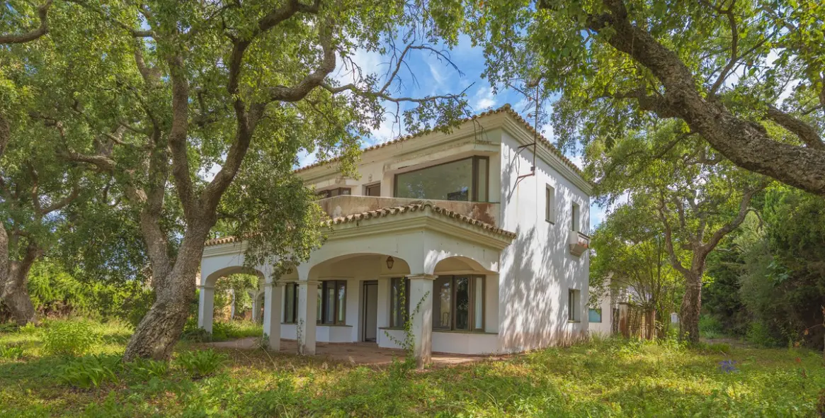 Продажа  отдельно стоящей виллы в San Roque Club 3