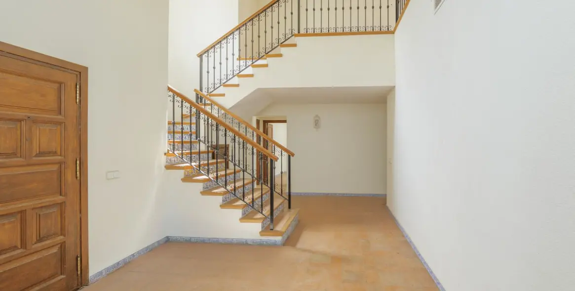 Продажа  отдельно стоящей виллы в San Roque Club 9