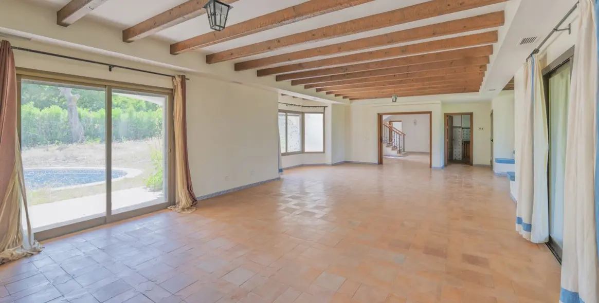 Продажа  отдельно стоящей виллы в San Roque Club 10