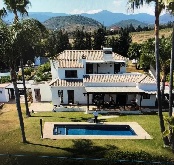 Venta de finca - cortijo en Estepona