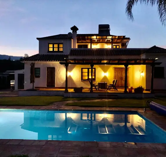Venta de finca - cortijo en Estepona