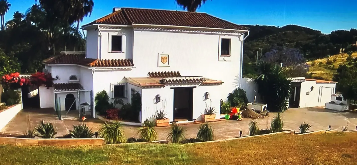 Sale of finca - cortijo in Estepona 1