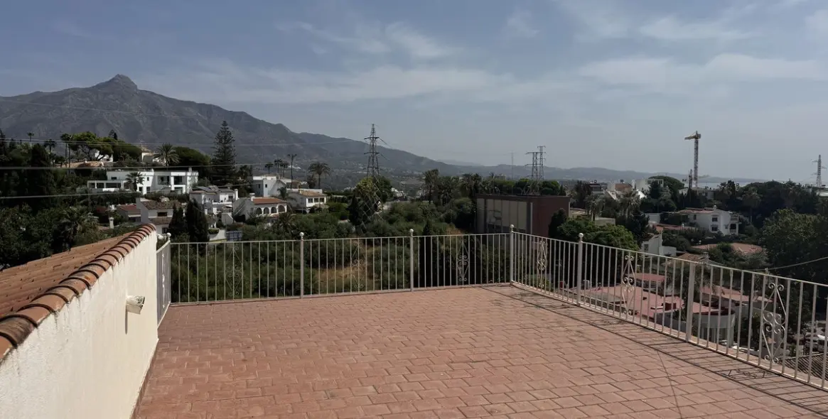 Продажа  отдельно стоящей виллы в Nueva Andalucía 1