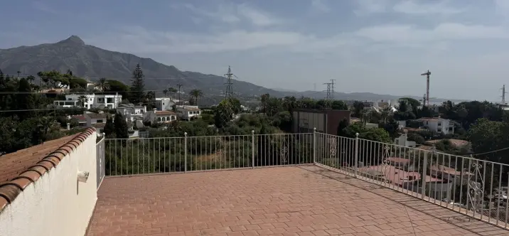 Venta de villa independiente en Nueva Andalucía 0