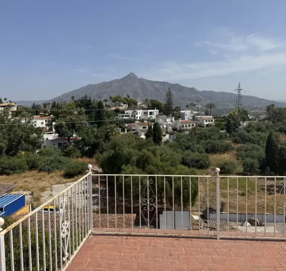 Venta de villa independiente en Nueva Andalucía