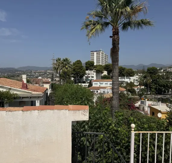 Venta de villa independiente en Nueva Andalucía