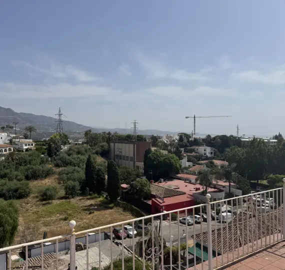Venta de villa independiente en Nueva Andalucía