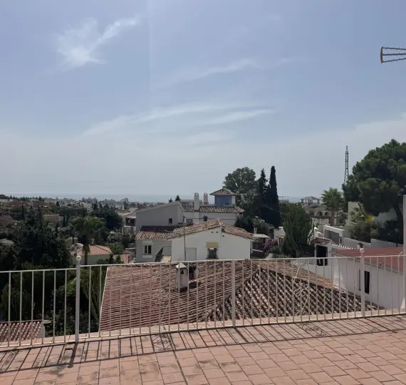 Venta de villa independiente en Nueva Andalucía