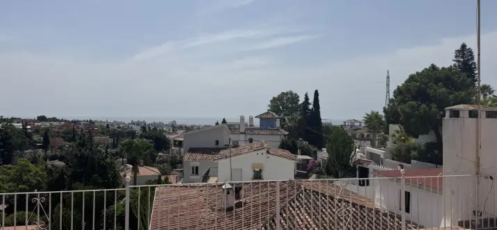 Venta de villa independiente en Nueva Andalucía 4