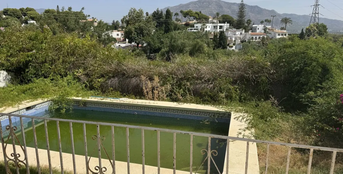 Продажа  отдельно стоящей виллы в Nueva Andalucía 6