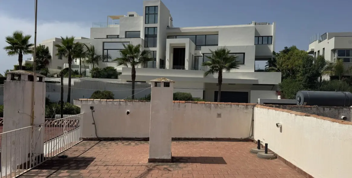 Продажа  отдельно стоящей виллы в Nueva Andalucía 20