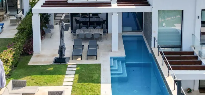 Продажа дома на две семьи в Cabopino 0