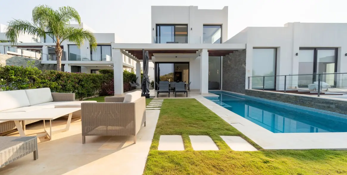 Продажа дома на две семьи в Cabopino 2