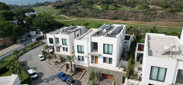 Продажа дома на две семьи в Cabopino 2