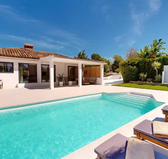 Продажа  отдельно стоящей виллы в Estepona