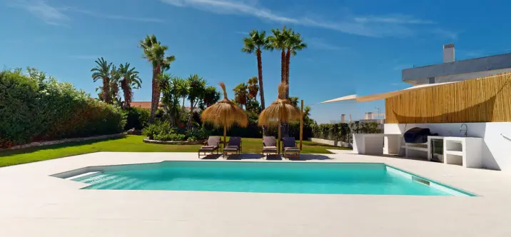 Продажа  отдельно стоящей виллы в Estepona 1