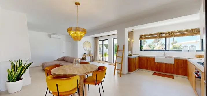 Продажа  отдельно стоящей виллы в Estepona 2