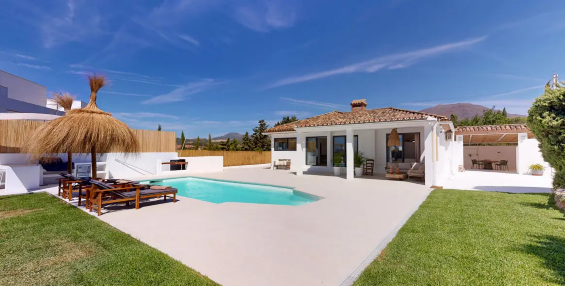 Продажа  отдельно стоящей виллы в Estepona 6
