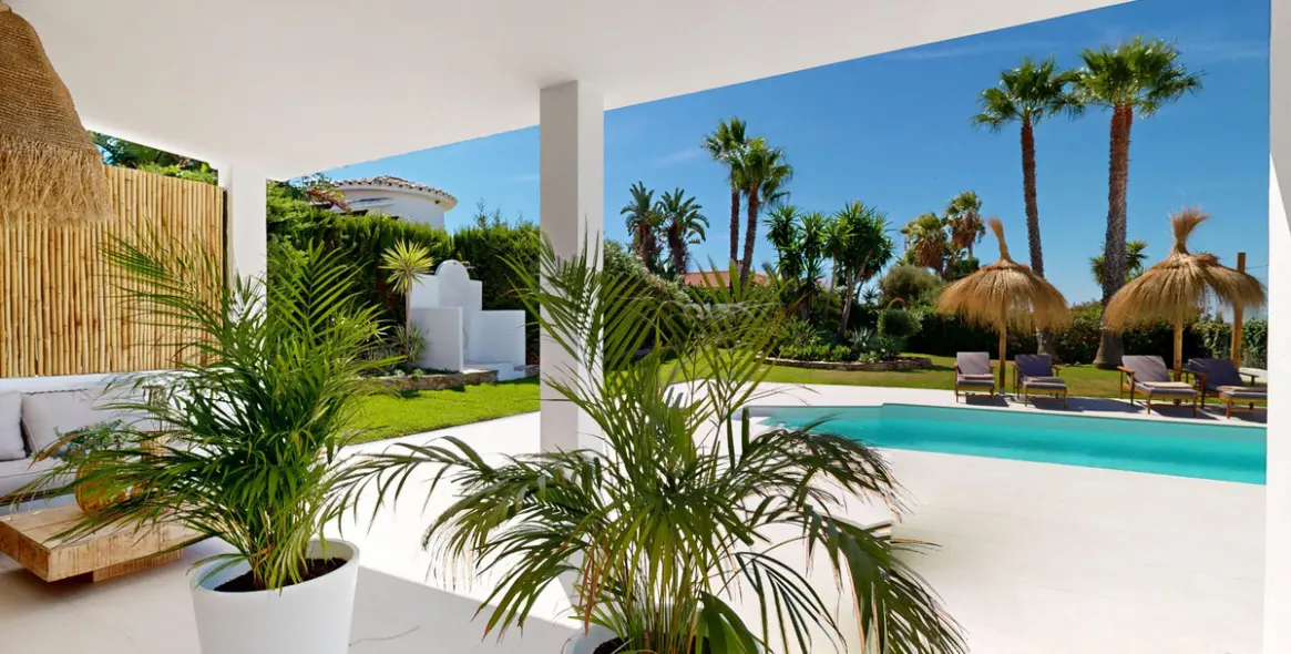 Продажа  отдельно стоящей виллы в Estepona 10