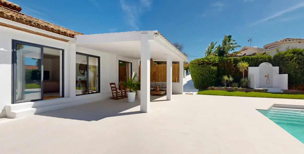 Продажа  отдельно стоящей виллы в Estepona 11