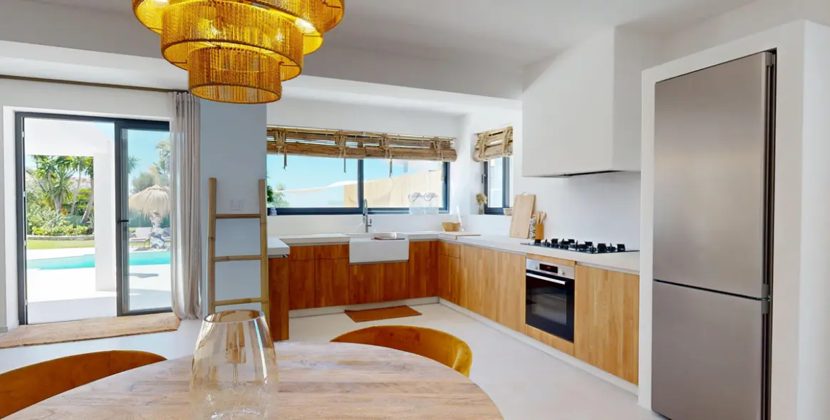 Продажа  отдельно стоящей виллы в Estepona 18