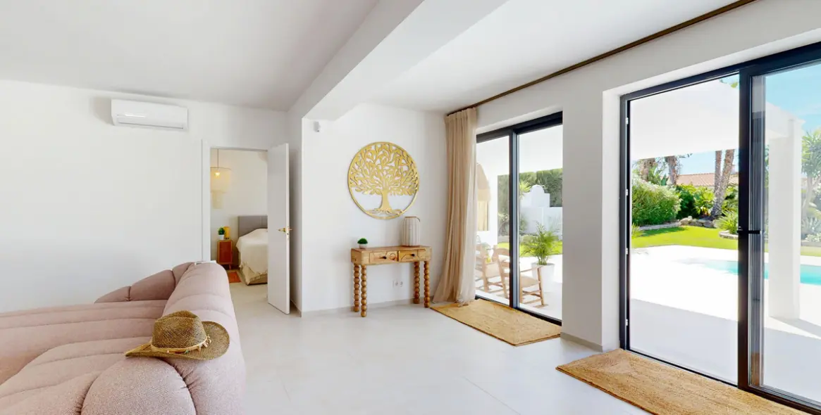 Продажа  отдельно стоящей виллы в Estepona 19