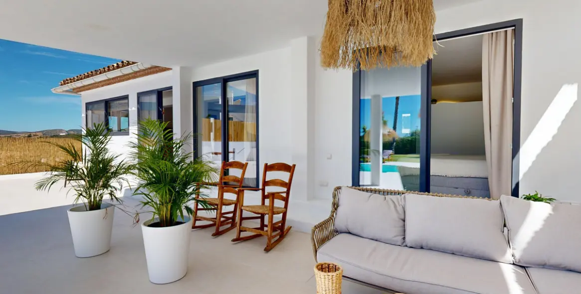 Продажа  отдельно стоящей виллы в Estepona 20