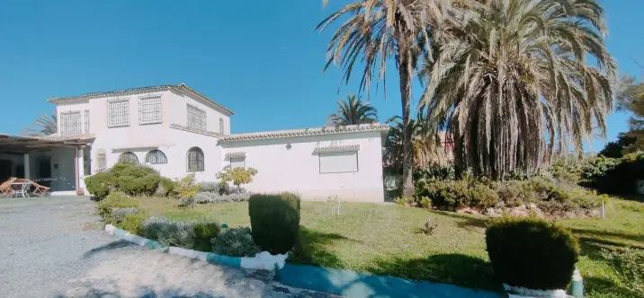 Venta de villa independiente en Marbella 1