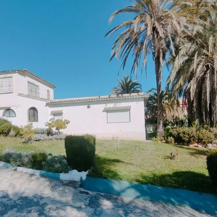 Продажа  отдельно стоящей виллы в Marbella