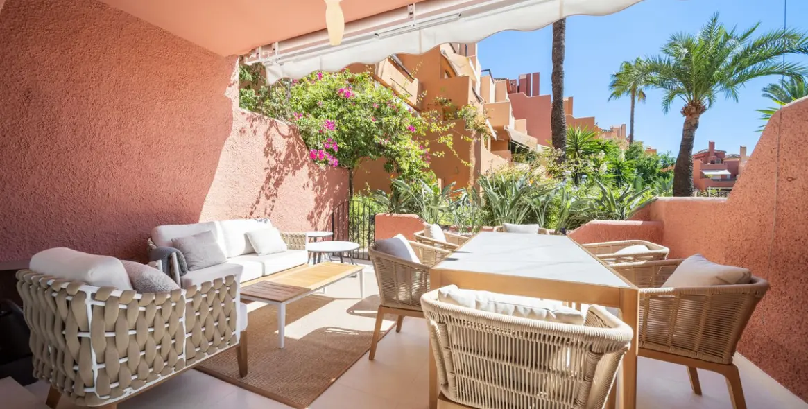 Sale of townhouse in Aloha 12