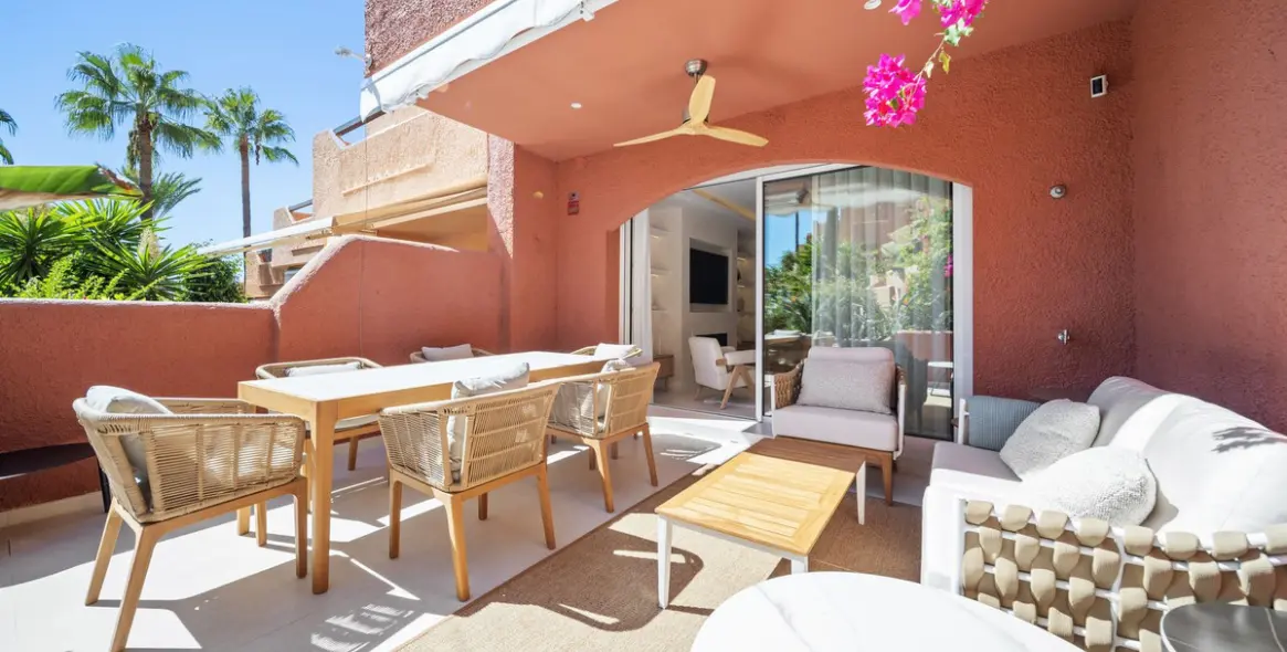 Sale of townhouse in Aloha 13