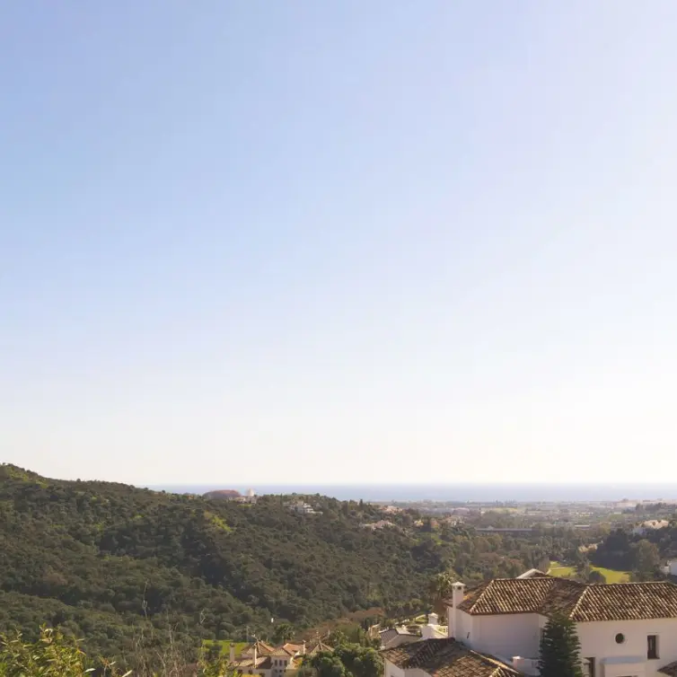 Sale of residential plot in Benahavís